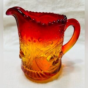 Vintage L.G. Wright pitcher in mint condition. Colors are vibrant, no damage!